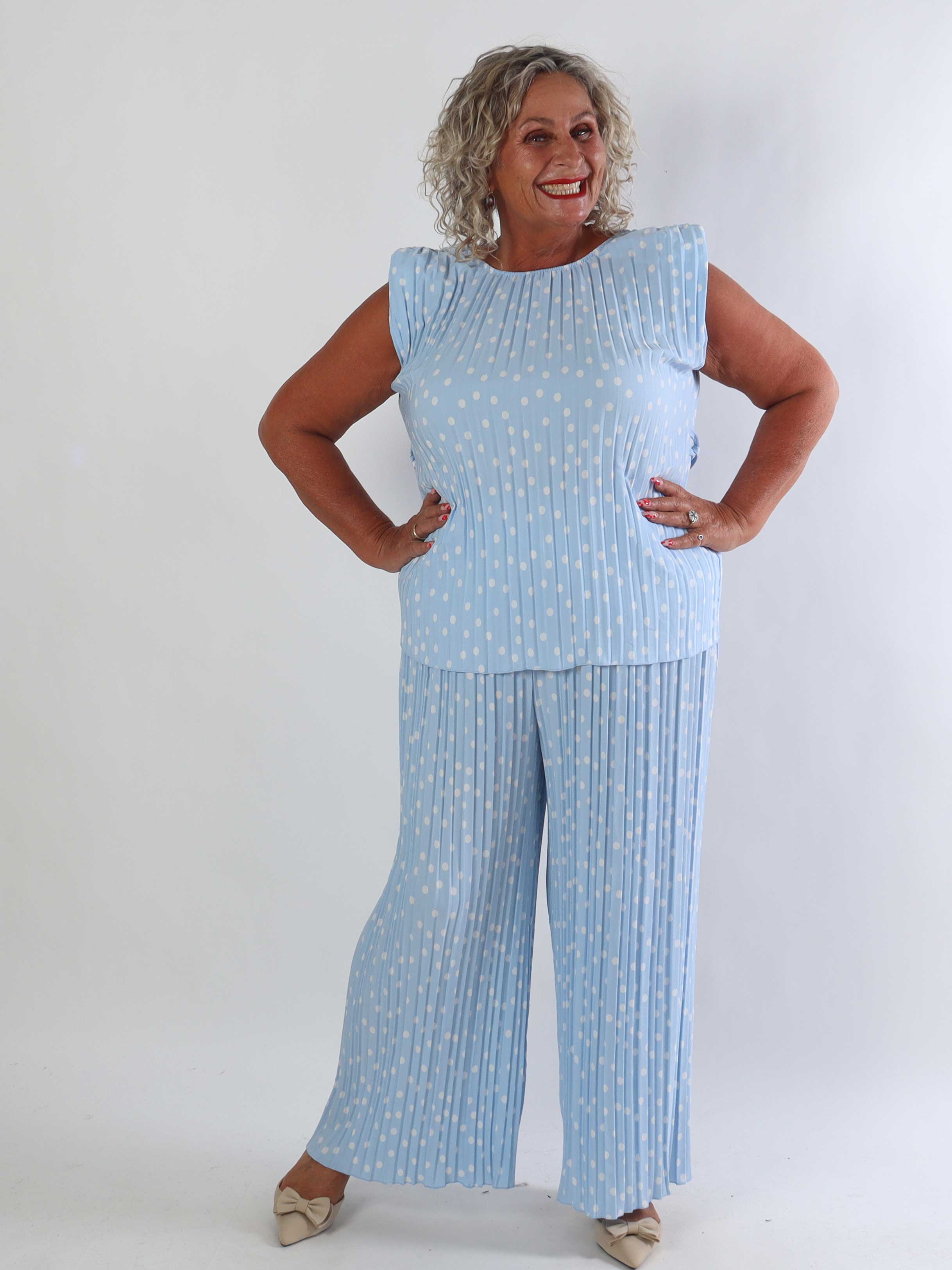 Zina – Elegant plus size set med prickar och veckad design